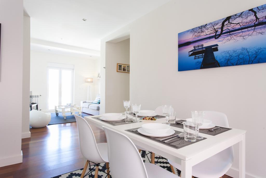 Joivy Joyful 2Br Apt With Terrace Nearby Sao Bento Palace Lissabon Zimmer foto