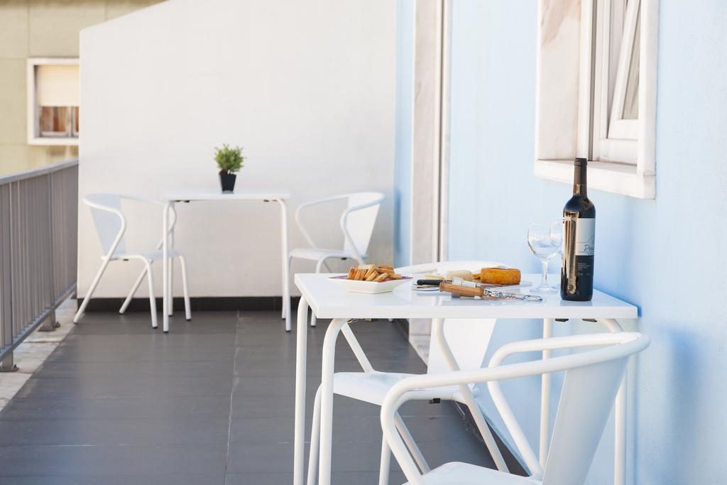 Joivy Joyful 2Br Apt With Terrace Nearby Sao Bento Palace Lissabon Zimmer foto